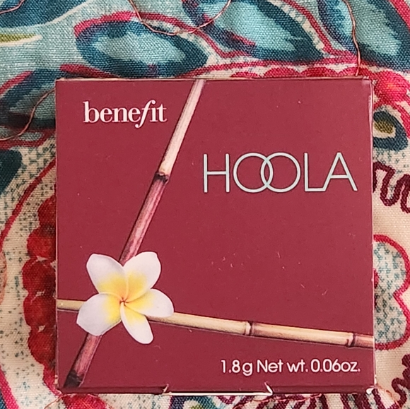 BENEFIT HOOLA Eyeshadow - Picture 1 of 3